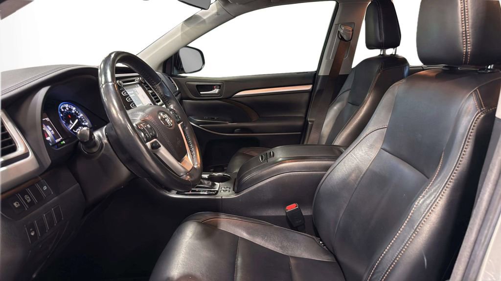 Used 2017 Toyota Highlander XLE AWD/4WD image 23