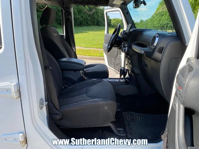 Used 2016 Jeep Wrangler Unlimited Sahara AWD/4WD image 15