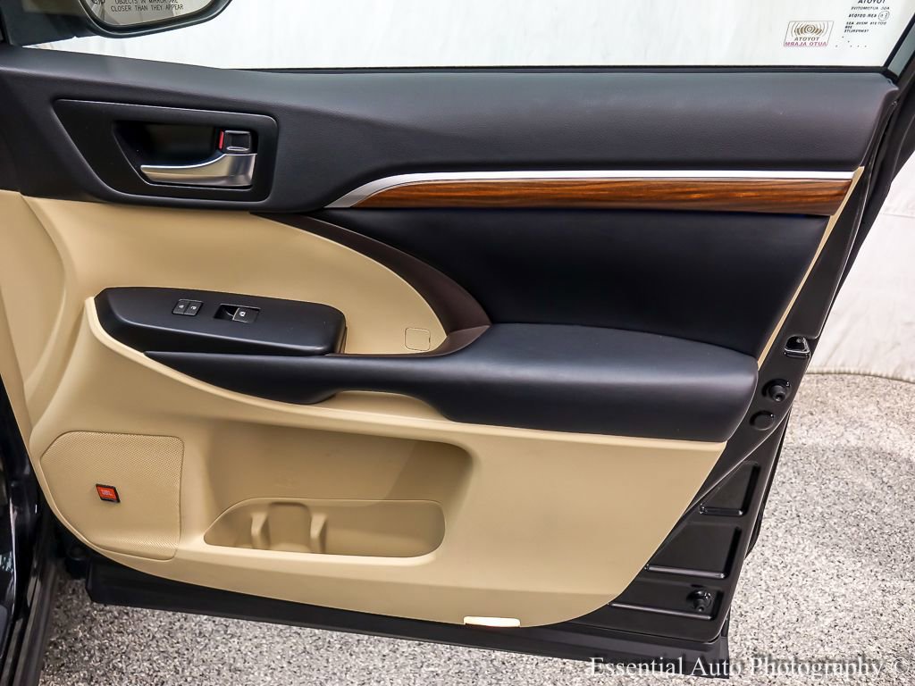 Used 2018 Toyota Highlander Limited image 28