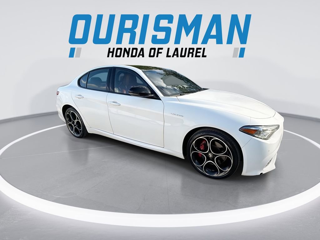 Used 2022 Alfa Romeo Giulia Veloce image 2