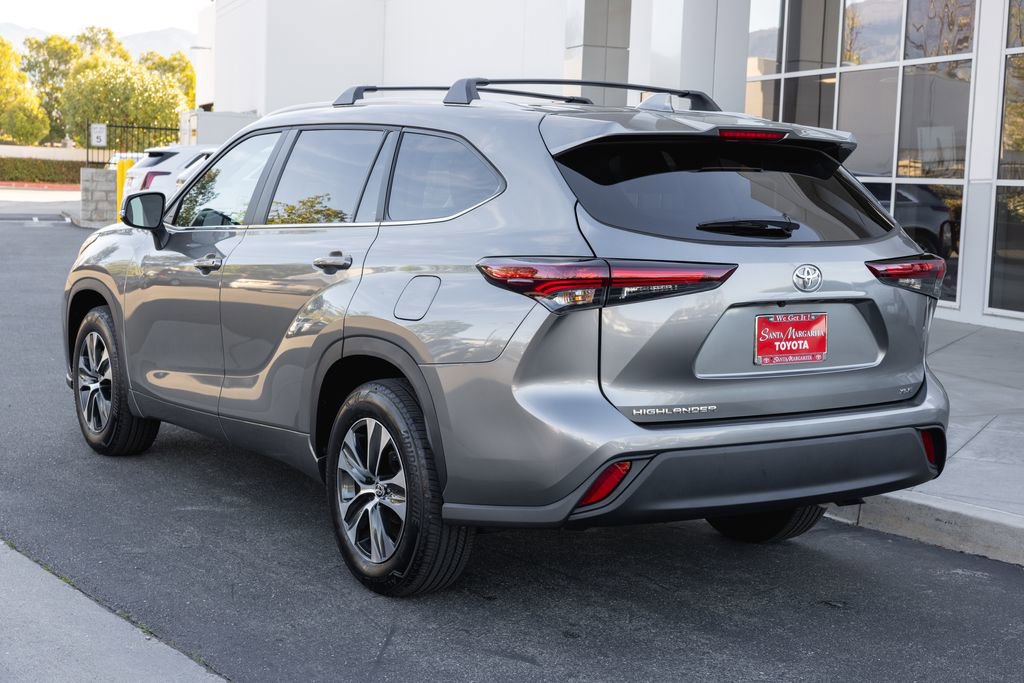 Certified 2025 Toyota Highlander XLE image 7