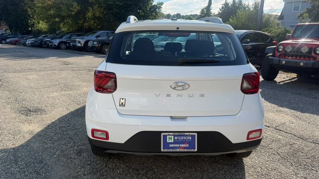 Certified 2026 Hyundai Venue SEL FWD image 5