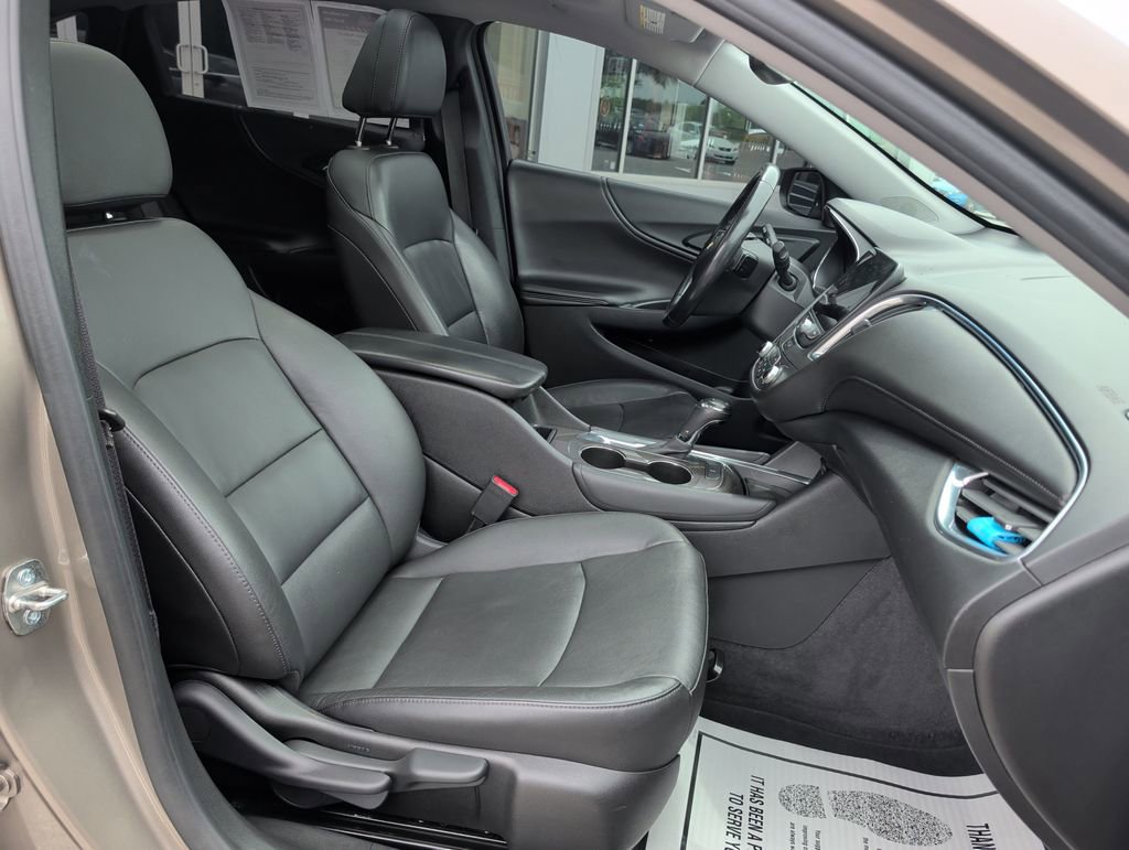 Used 2020 Chevrolet Malibu LT w/ Leather Package FWD image 22