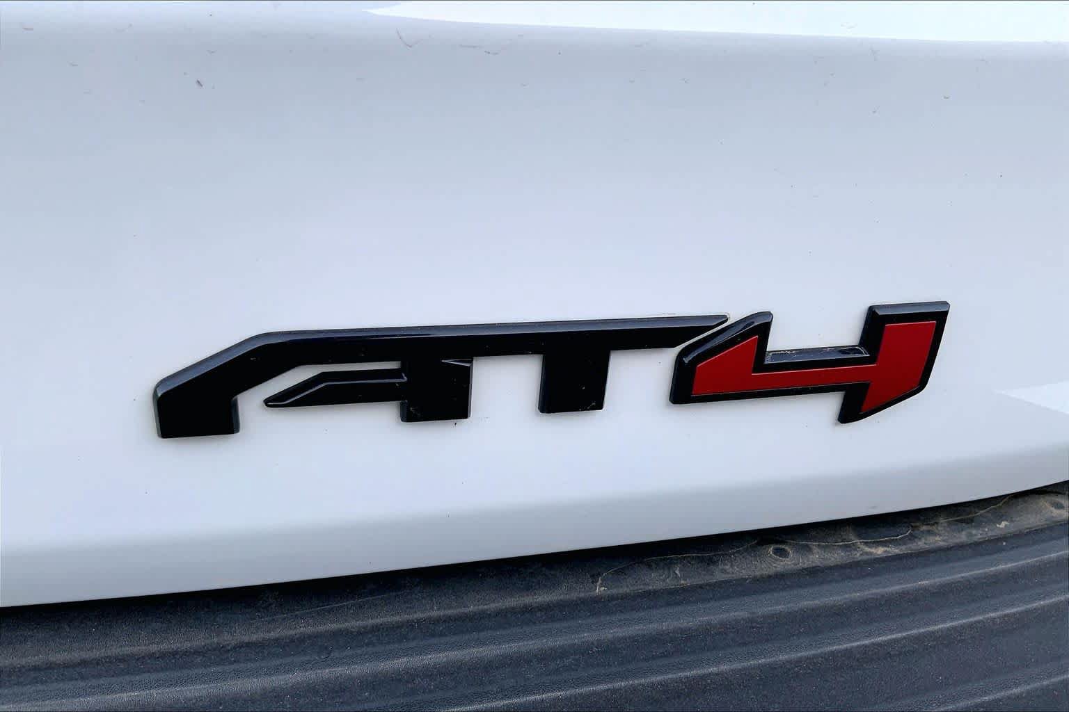 Used 2024 GMC Yukon XL AT4 w/ AT4 Premium Plus Package AWD/4WD image 19