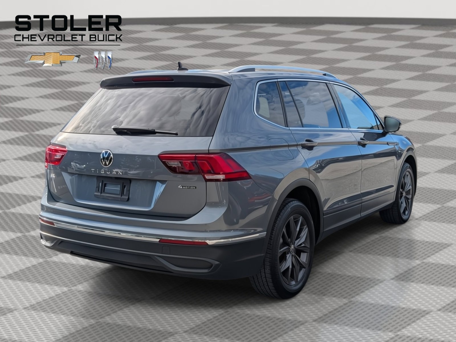 Used 2023 Volkswagen Tiguan SE w/ Panoramic Sunroof Package image 5