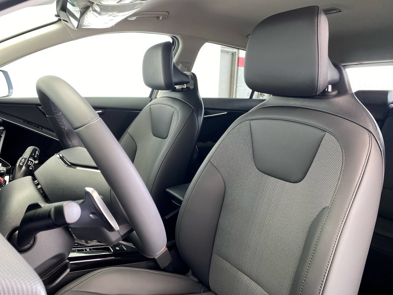 New 2026 Kia Niro EX FWD image 19