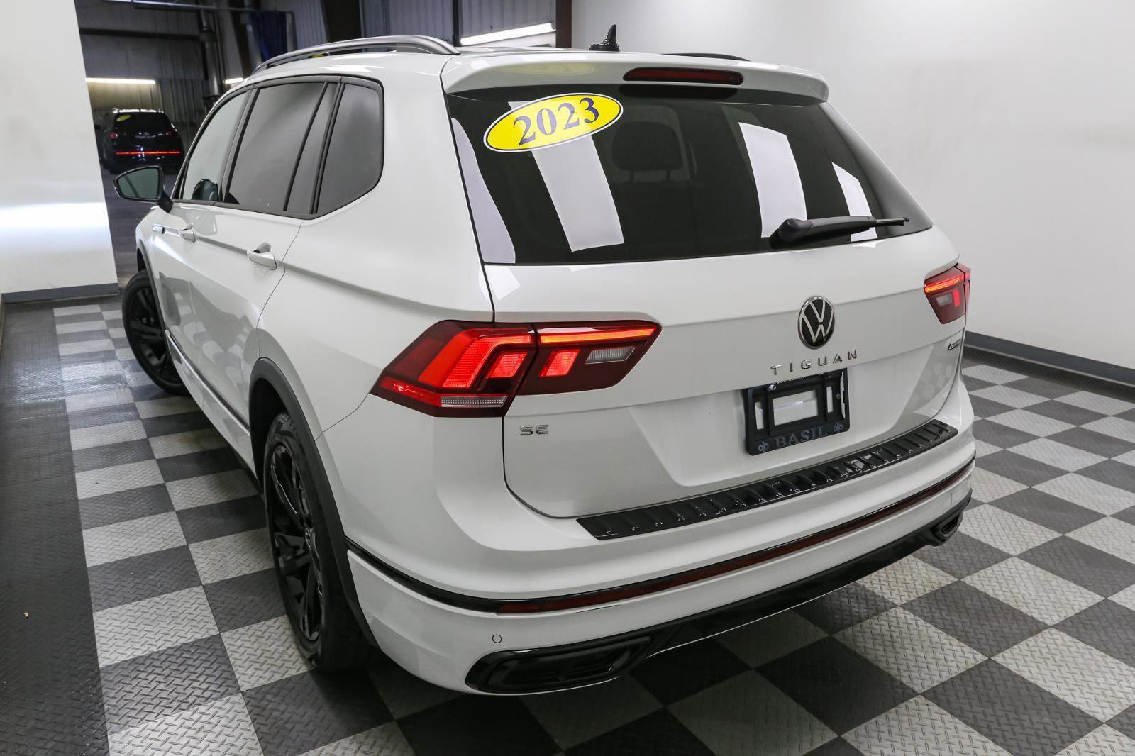 Certified 2023 Volkswagen Tiguan SE R-Line image 12