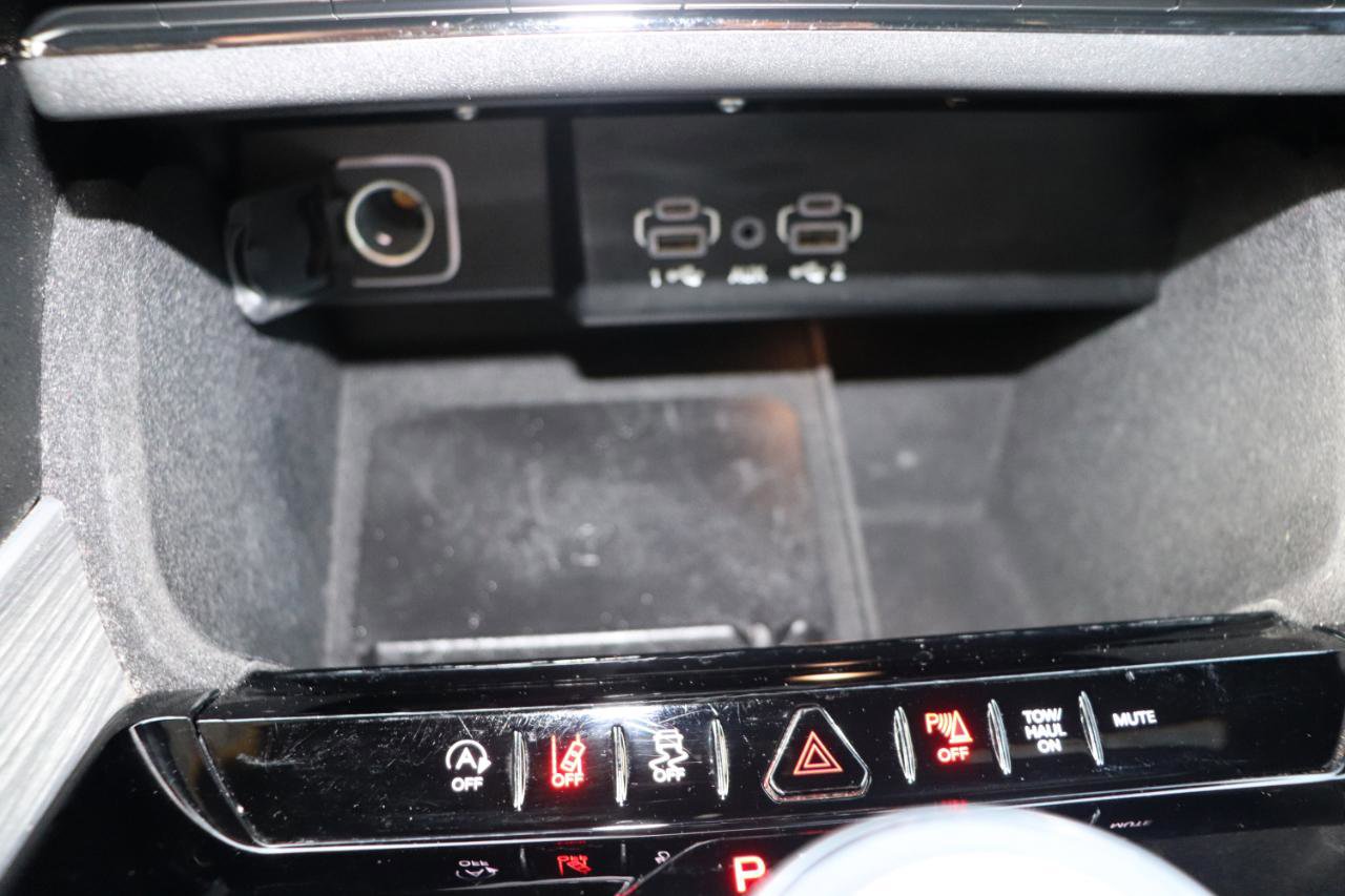 Used 2024 Jeep Wagoneer L Series II w/ Flexible Seating Group image 37