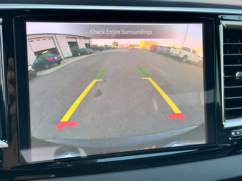 Used 2025 Chrysler Pacifica Select FWD image 18