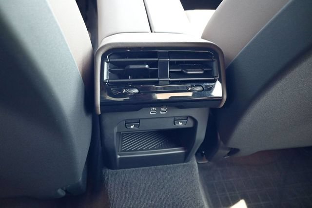 Used 2025 BMW 530i w/ Premium Package RWD image 22