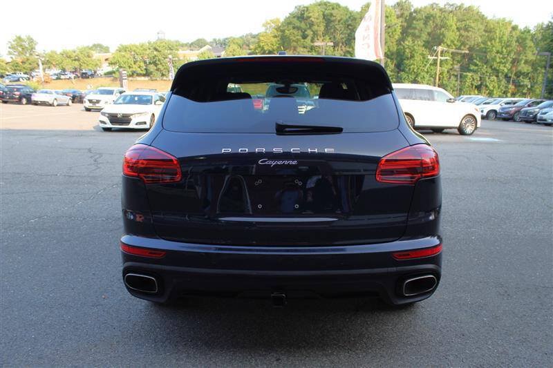 Used 2016 Porsche Cayenne w/ Premium Package AWD/4WD image 4