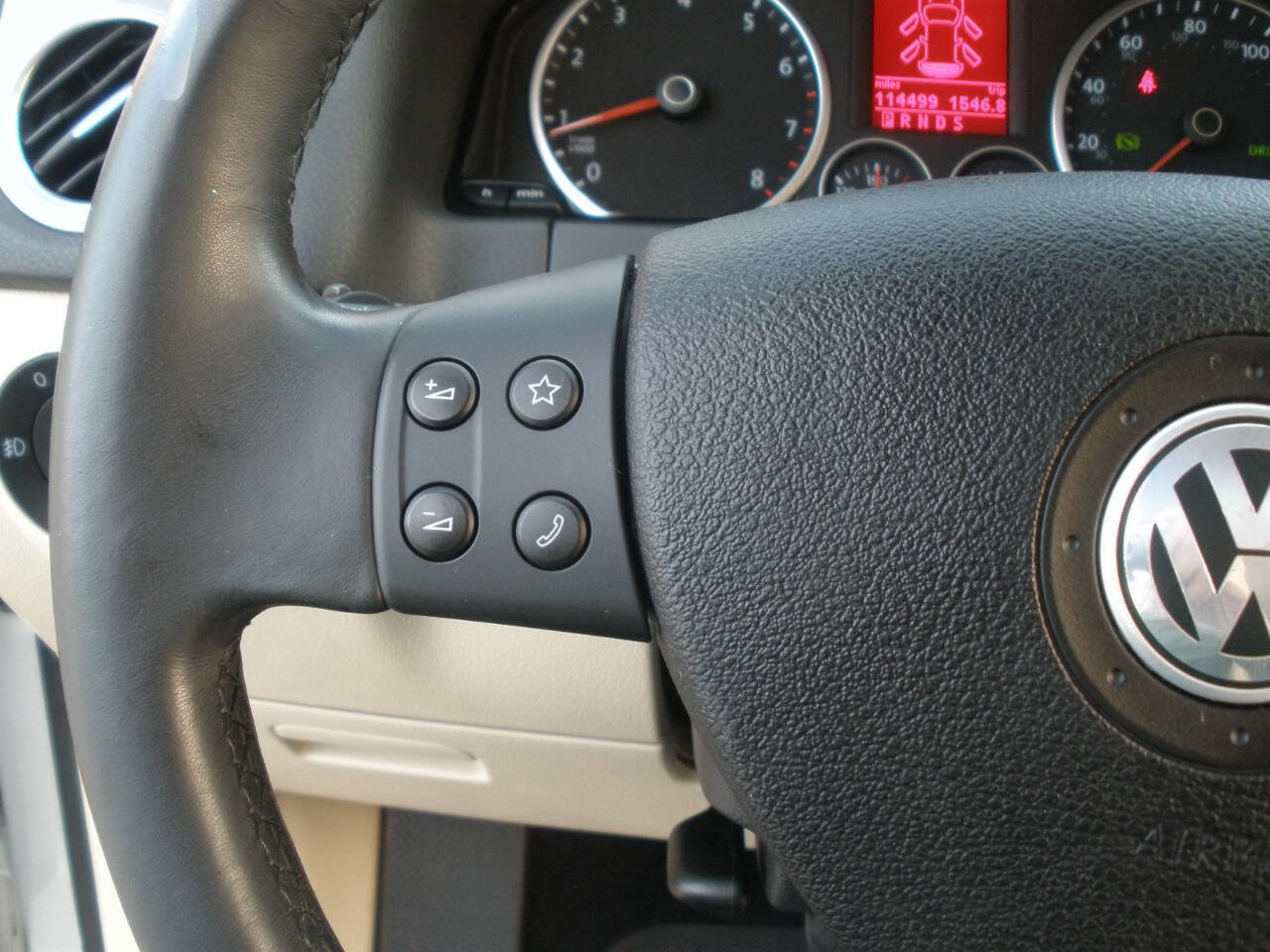 Used 2009 Volkswagen Tiguan SE image 36