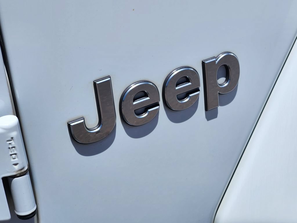 Used 2018 Jeep Wrangler Unlimited Sahara AWD/4WD image 31