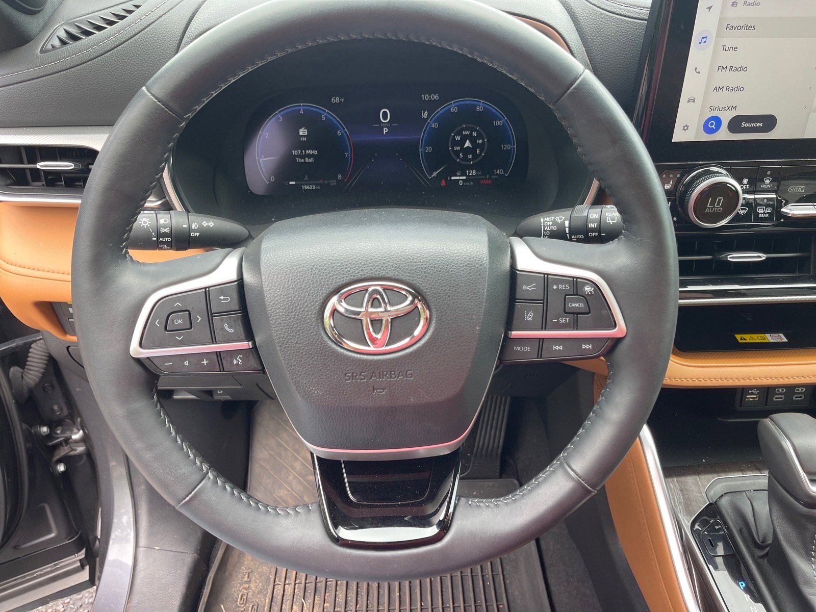 Used 2023 Toyota Highlander Platinum FWD image 7