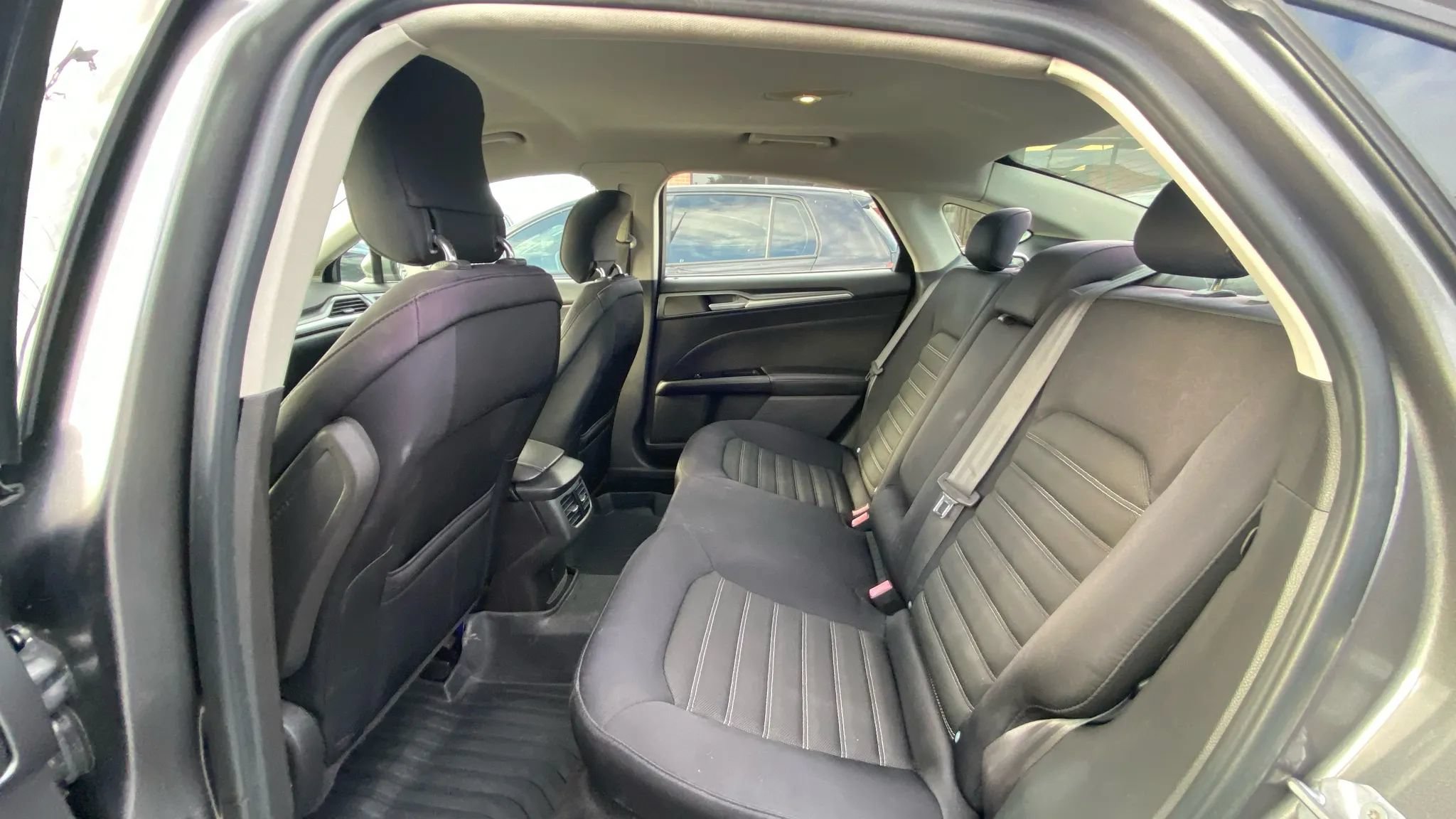 Used 2014 Ford Fusion SE FWD image 17