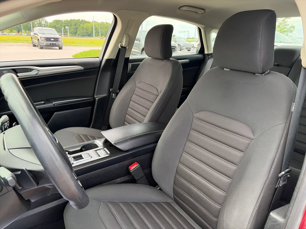 Used 2019 Ford Fusion SE FWD image 16