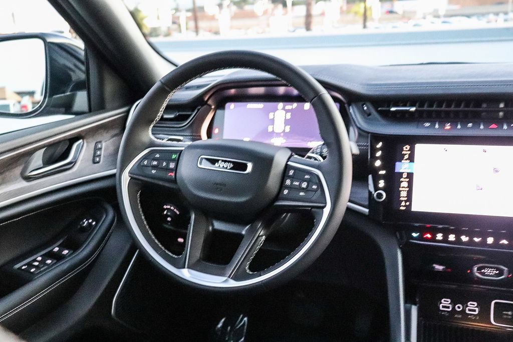 New 2026 Jeep Grand Cherokee Limited AWD/4WD image 18