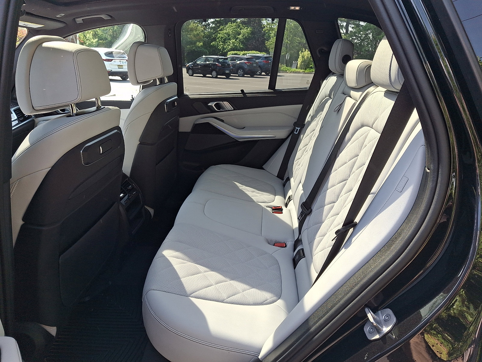 Used 2024 BMW X5 xDrive50e w/ Executive Package AWD/4WD image 9