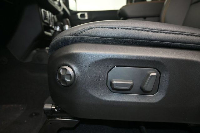 New 2026 Jeep Wrangler Unlimited Sahara AWD/4WD image 14