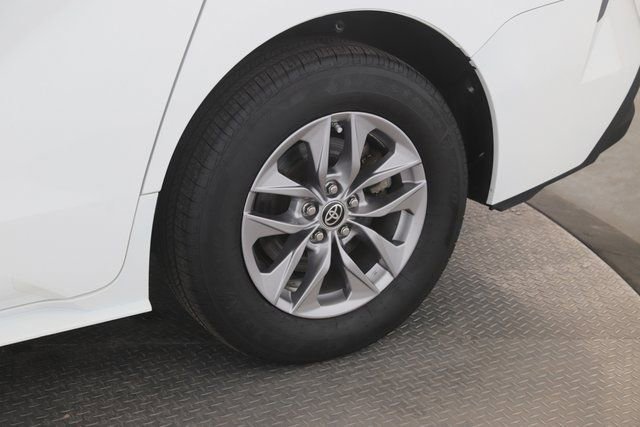 Used 2024 Toyota Sienna LE image 14