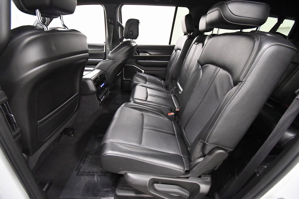 Used 2024 Jeep Wagoneer L Series II w/ Flexible Seating Group image 15