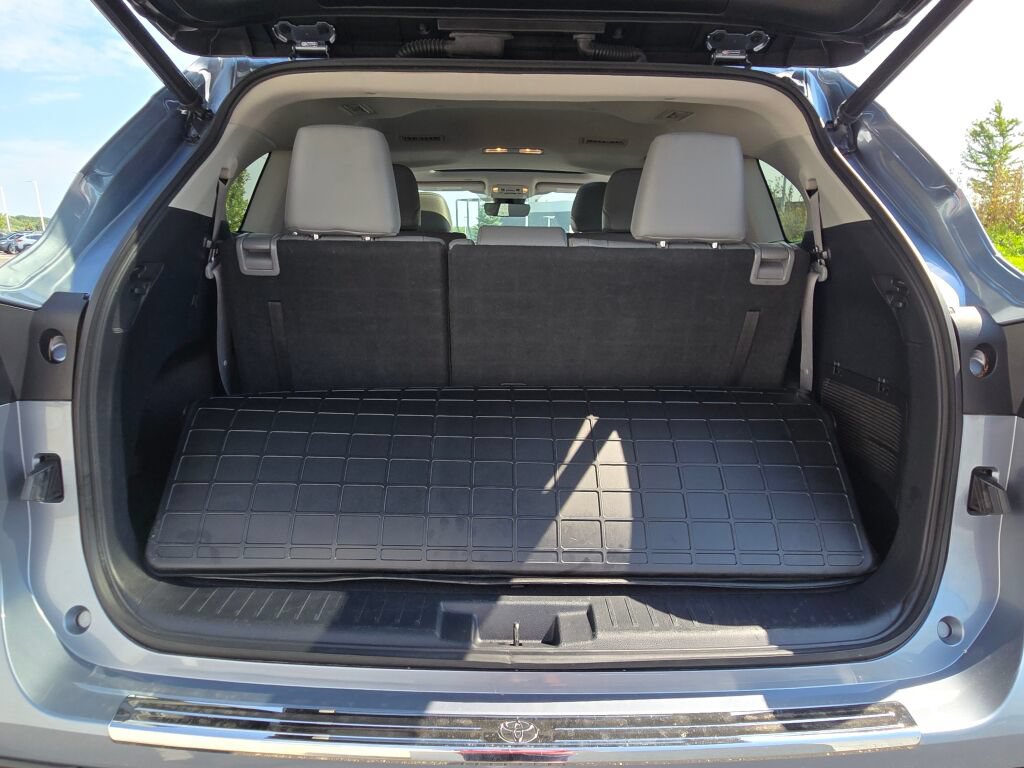 Used 2021 Toyota Highlander XLE AWD/4WD image 15