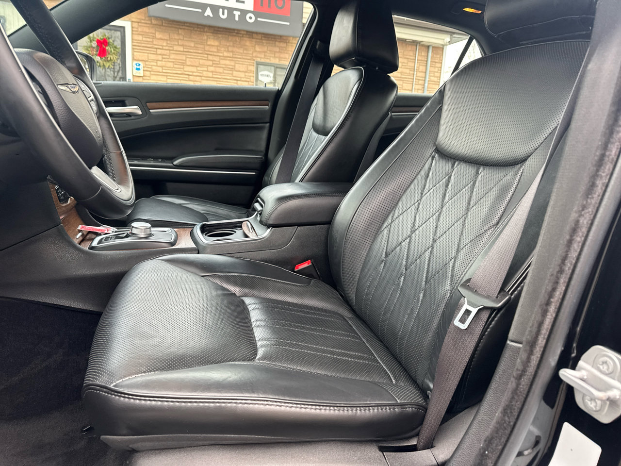 Used 2016 Chrysler 300 C Platinum w/ Safetytec Plus Group image 23