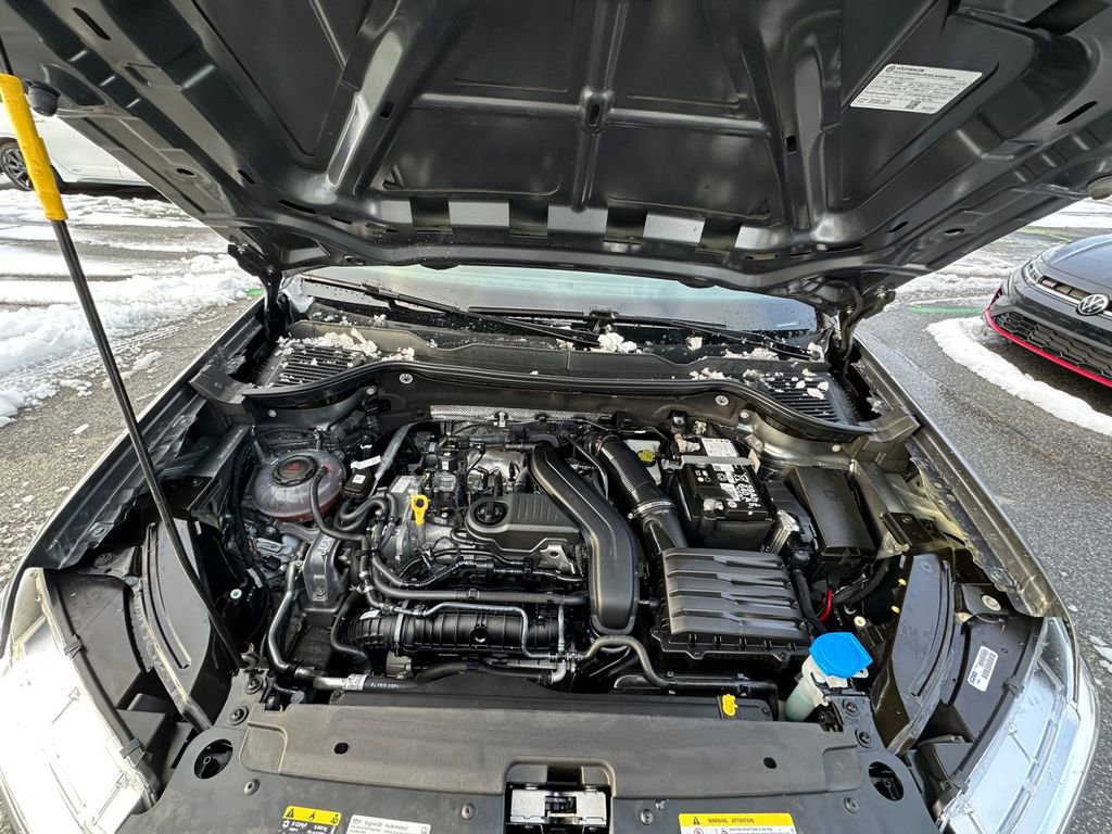 Used 2024 Volkswagen Taos SE image 25
