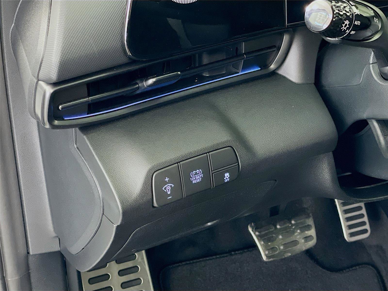 Certified 2026 Hyundai Elantra Sport FWD image 14