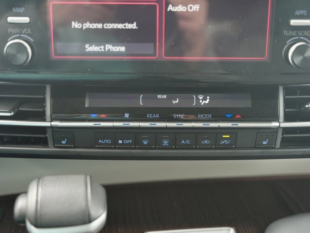 Used 2023 Toyota Sienna XLE image 22