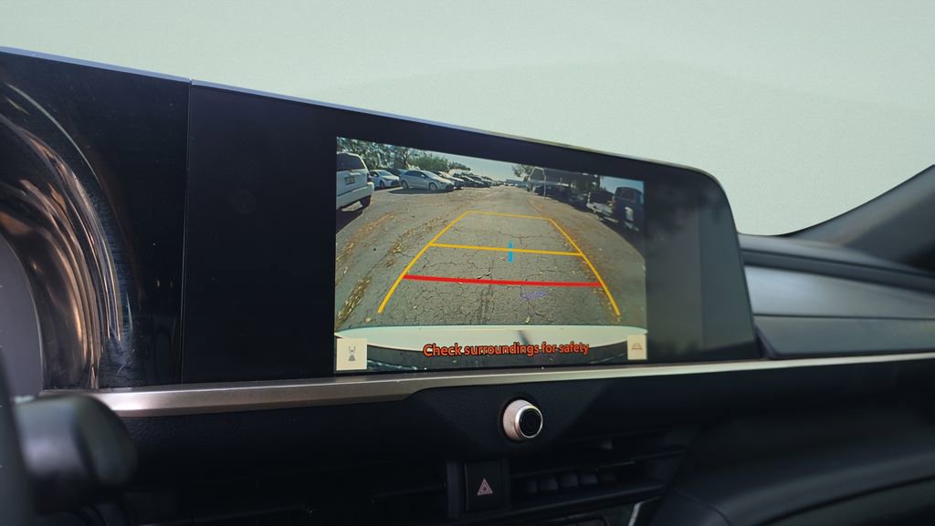 Used 2023 Toyota Crown XLE image 17