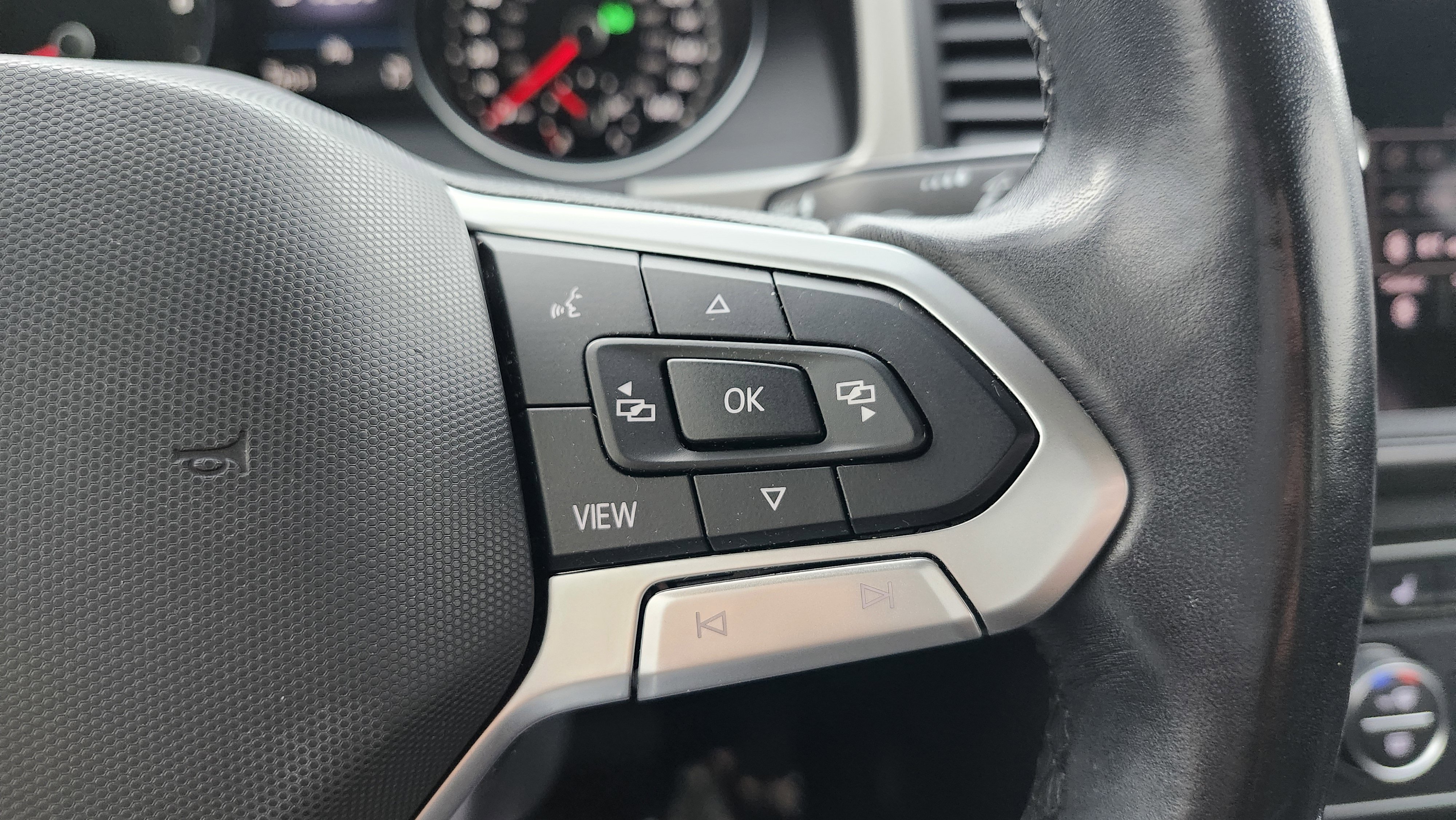 Used 2021 Volkswagen Atlas SE w/ Panoramic Sunroof Package image 35