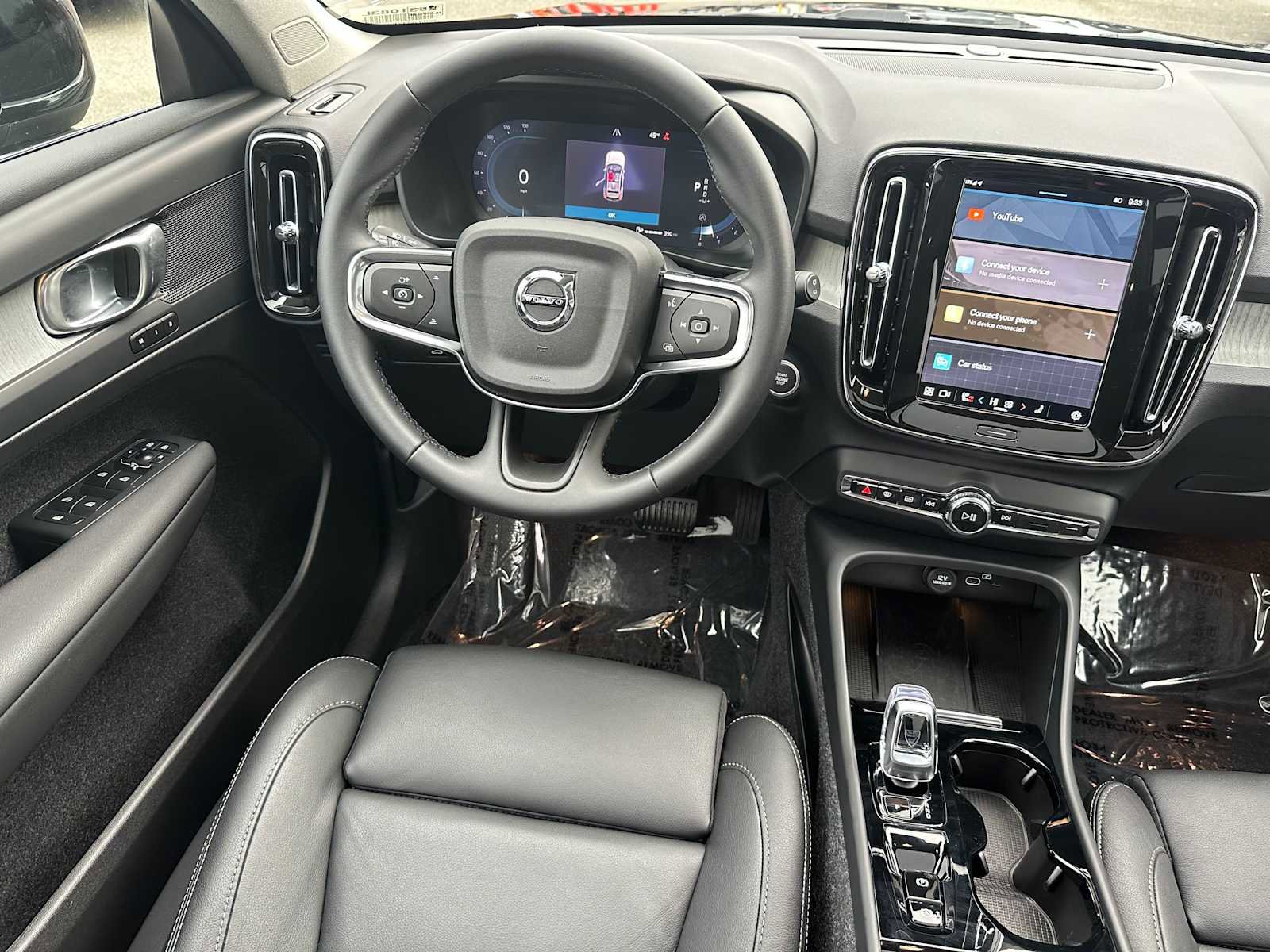 Used 2025 Volvo XC40 B5 Plus w/ Climate Package image 17