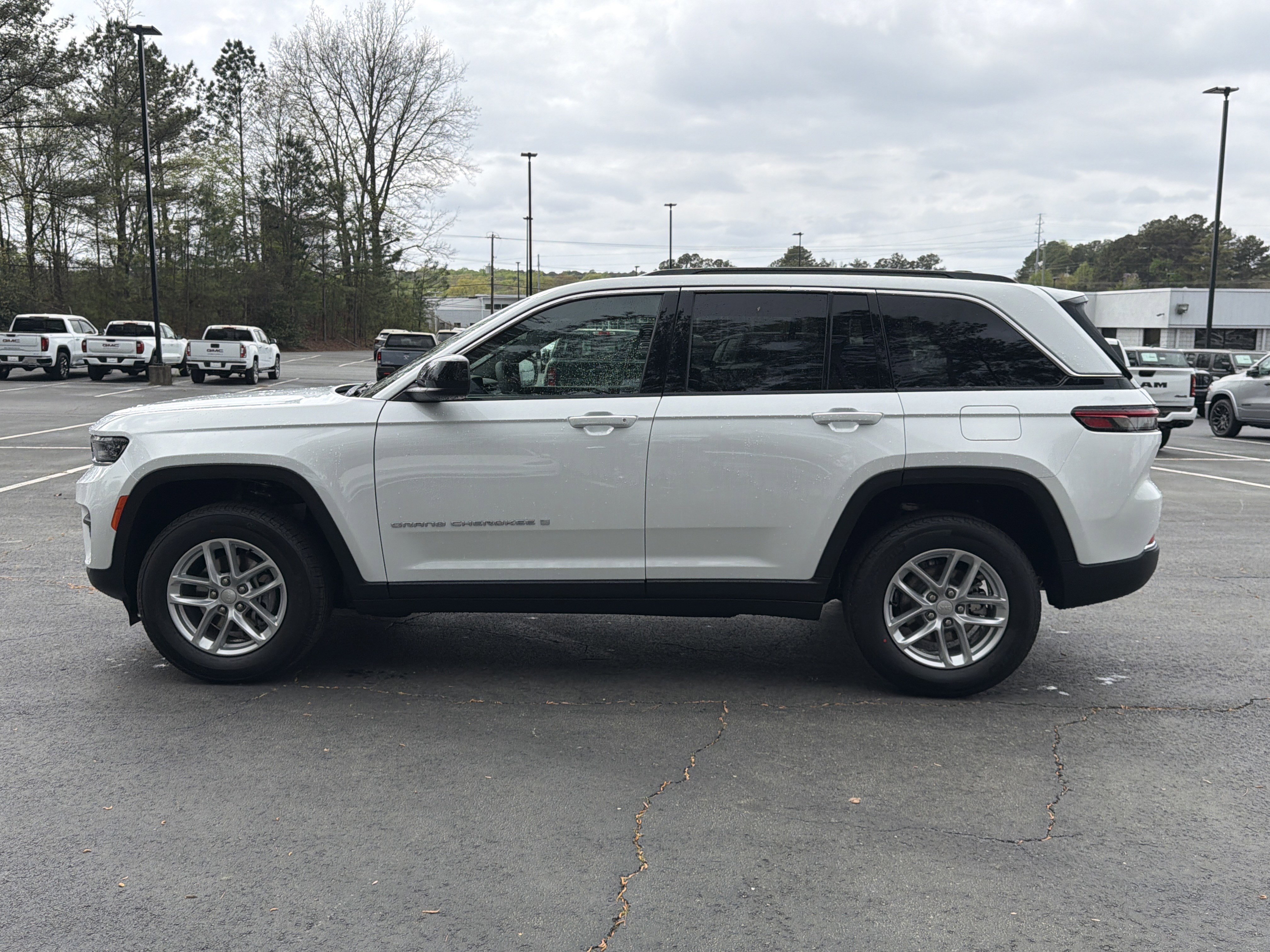 New 2026 Jeep Grand Cherokee Laredo w/ Trailer Tow Package image 4