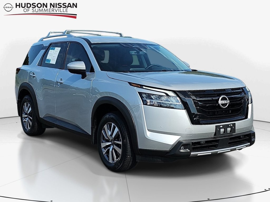 Used 2023 Nissan Pathfinder SL w/ Black Appearance Package
