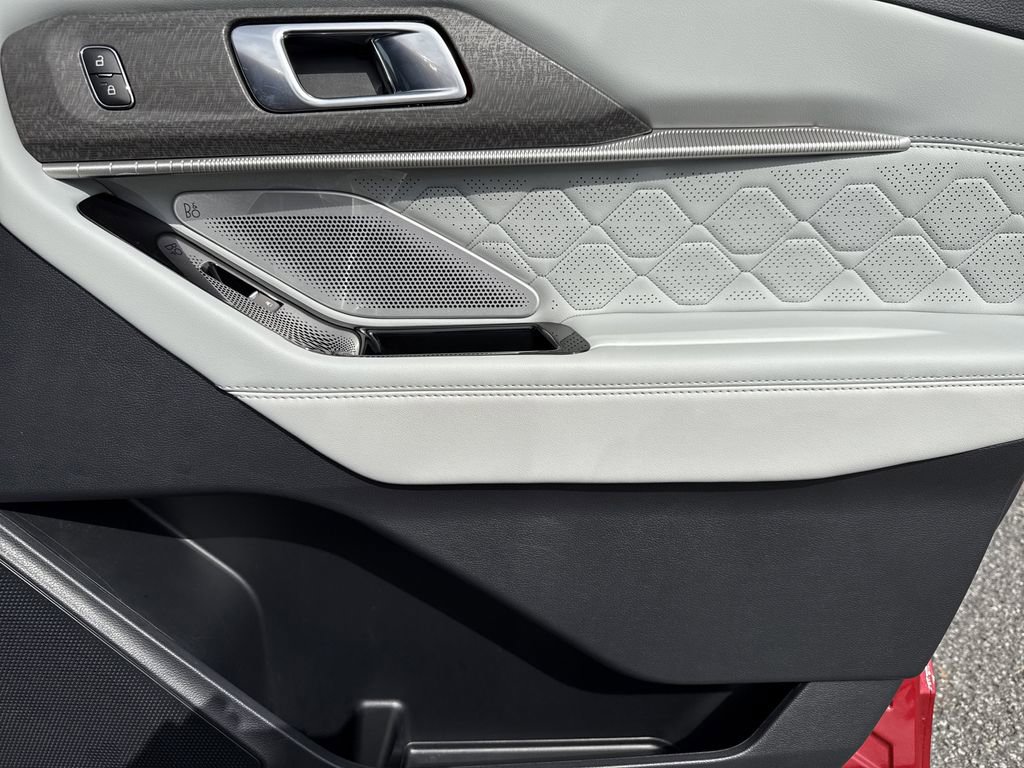 Used 2025 Ford Explorer Platinum w/ LUX Leather Package image 14