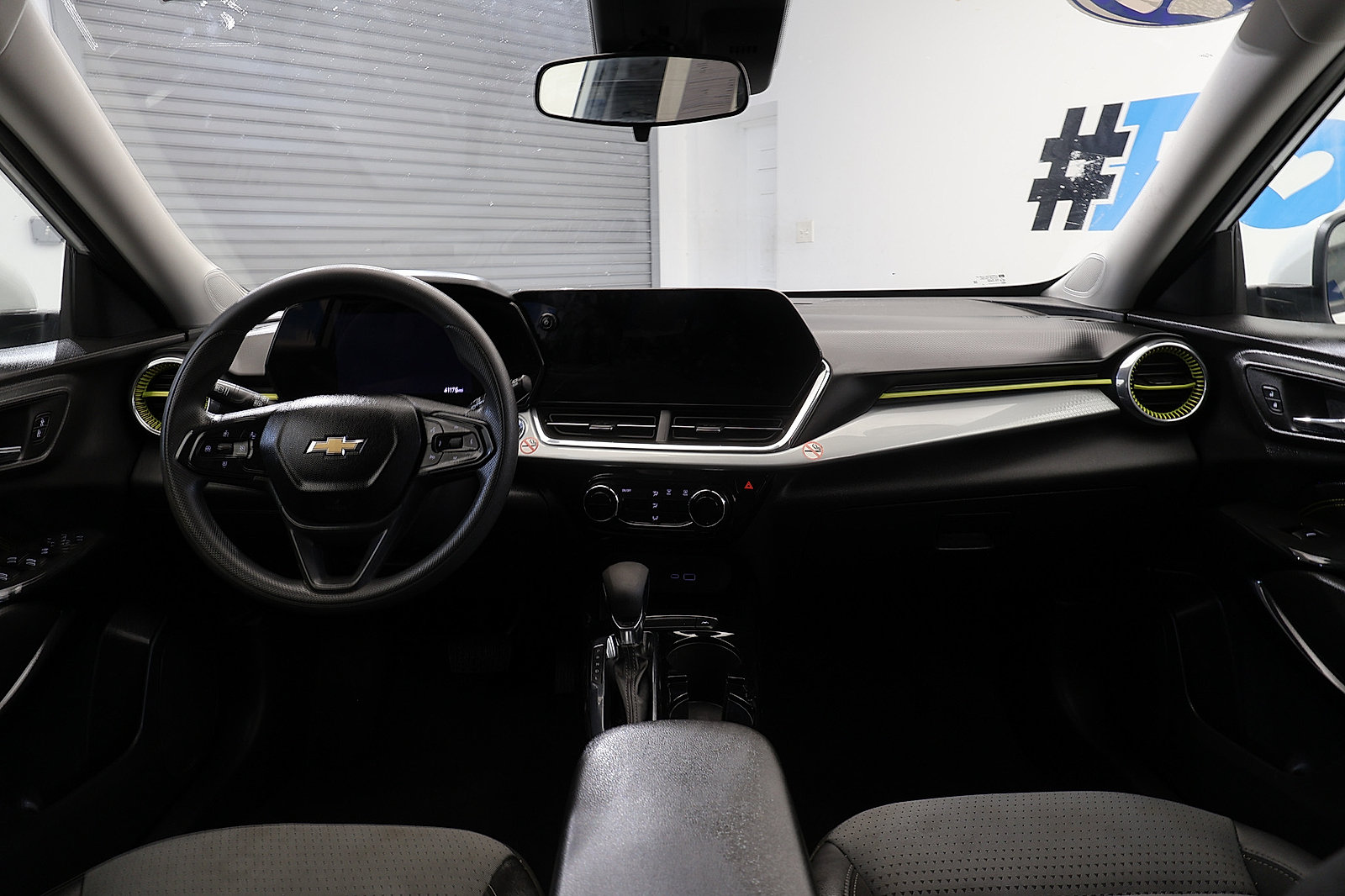 Used 2025 Chevrolet Trax LT FWD image 19