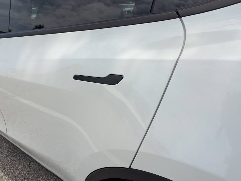 Used 2024 Tesla Model Y Long Range AWD/4WD image 16