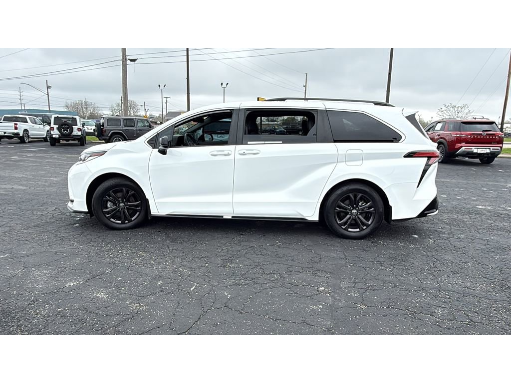 Certified 2024 Toyota Sienna XSE w/ XSE Plus Package image 4