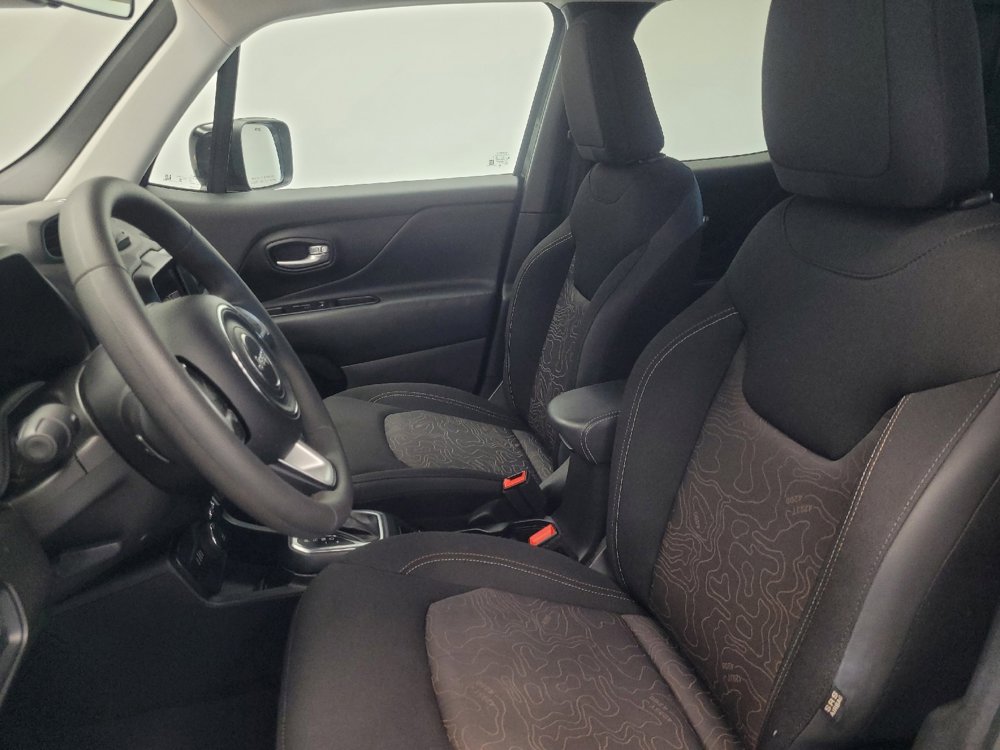 Used 2023 Jeep Renegade Latitude AWD/4WD image 17