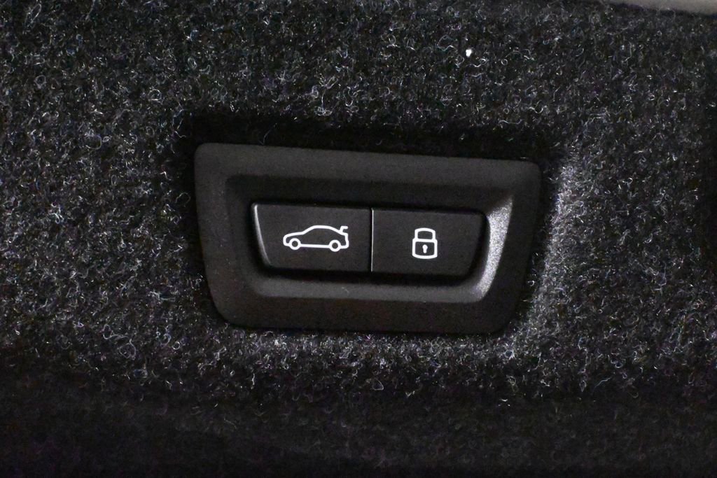 Used 2025 BMW i5 xDrive40 w/ Premium Package image 37