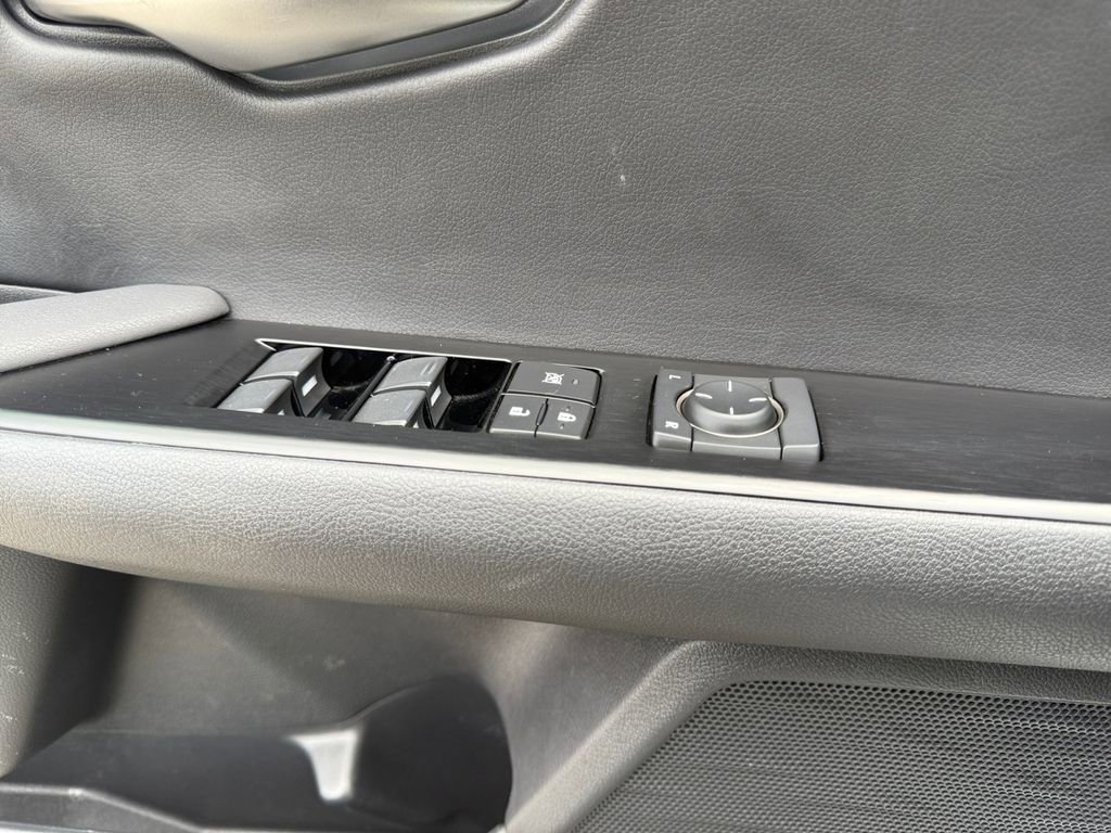 Used 2019 Lexus UX 200 F Sport image 17