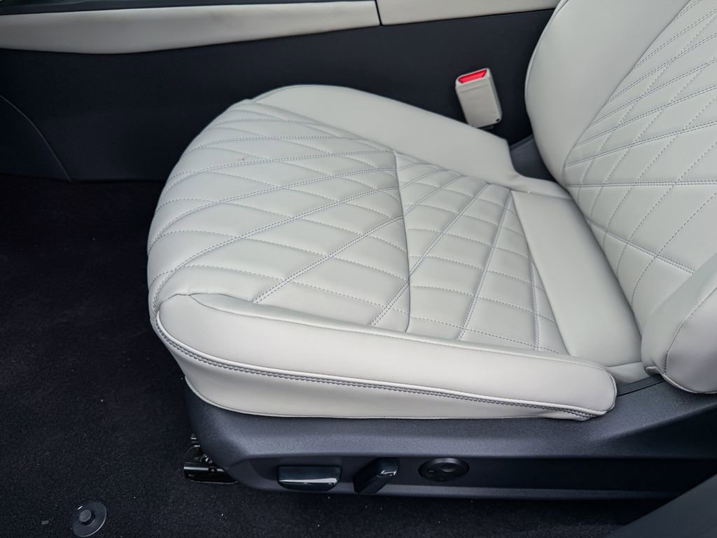 New 2026 Nissan Sentra SL w/ Floor Mat Package FWD image 22