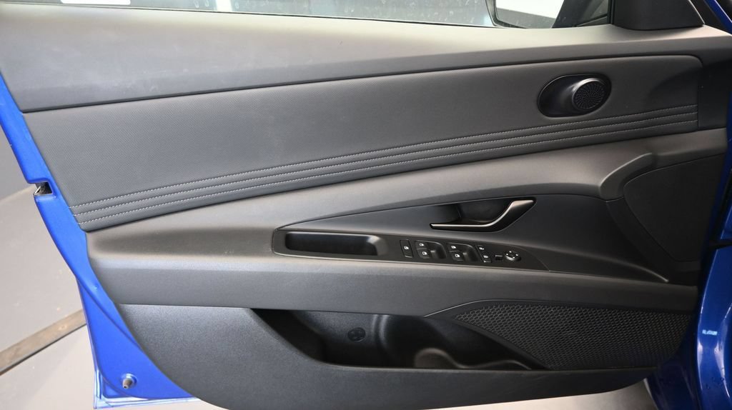Certified 2025 Hyundai Elantra Sport FWD image 21
