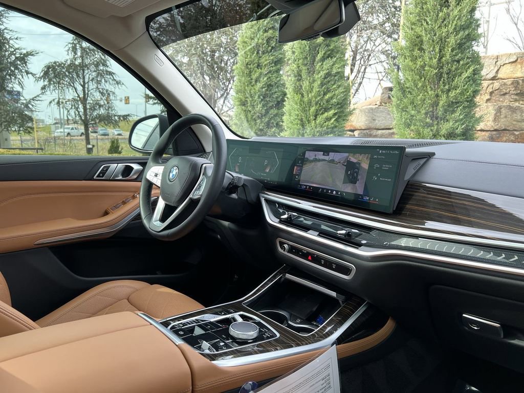 Used 2024 BMW X7 xDrive40i w/ Parking Assistance Package image 14