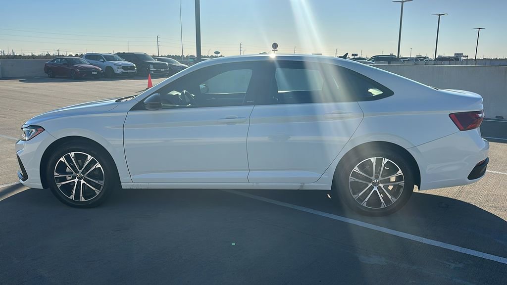 Used 2025 Volkswagen Jetta Sport image 9