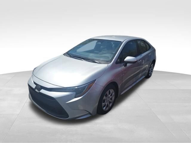 Used 2024 Toyota Corolla LE FWD image 2