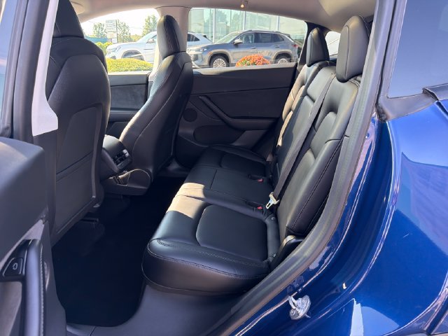 Used 2021 Tesla Model Y Long Range AWD/4WD image 28