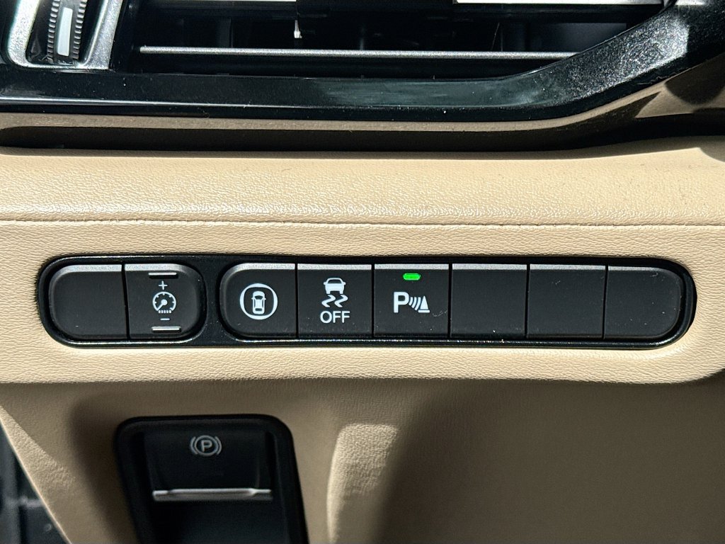 Used 2024 Acura MDX w/ Technology Package FWD image 11