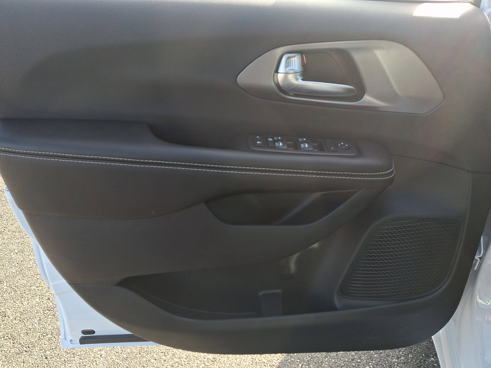 New 2026 Chrysler Voyager LX image 10